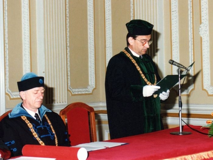 Oláh György a JATE díszdoktora 1995